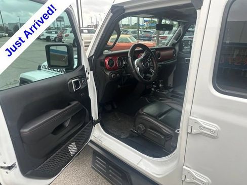 Used 2023 Jeep Gladiator Rubicon w/ LED Lighting Group AWD/4WD image 9