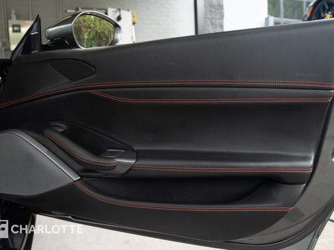 Used 2020 Ferrari Portofino RWD image 33