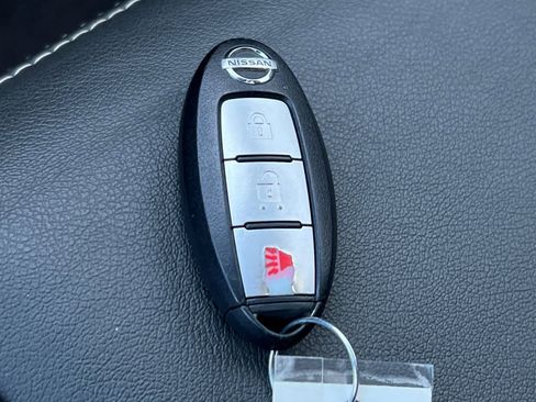 Used 2021 Nissan Frontier PRO-4X w/ Pro-4x Utility Package image 24