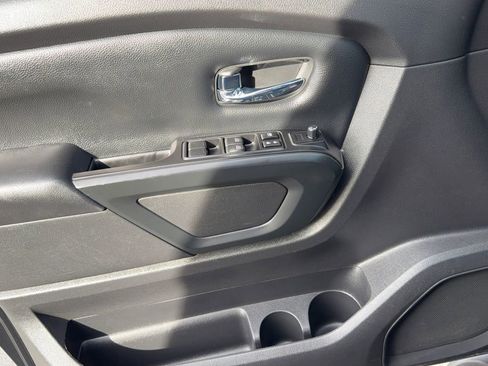 Used 2019 Nissan Titan SV w/ SV Convenience Package image 15