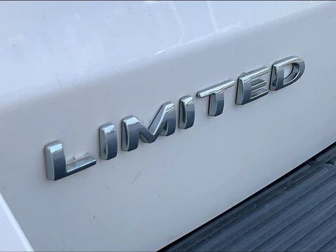 Used 2019 Ford Expedition Limited w/ Equipment Group 302A AWD/4WD image 4