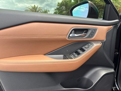 New 2026 Nissan Rogue Platinum AWD/4WD image 3