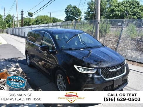 Used 2025 Chrysler Pacifica Select FWD image 4