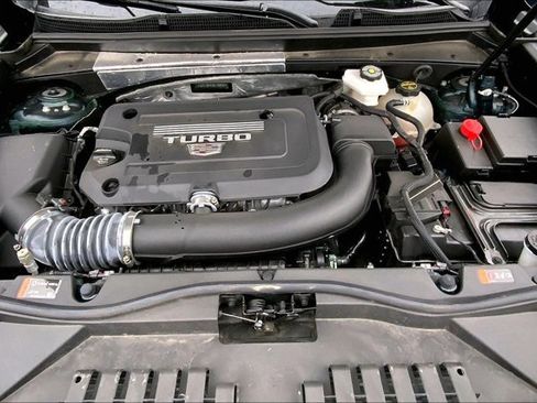 Used 2024 Cadillac XT4 Luxury w/ Cold Weather Package image 9