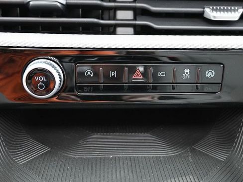 Used 2025 Ford Explorer Active w/ Active Comfort Package image 21