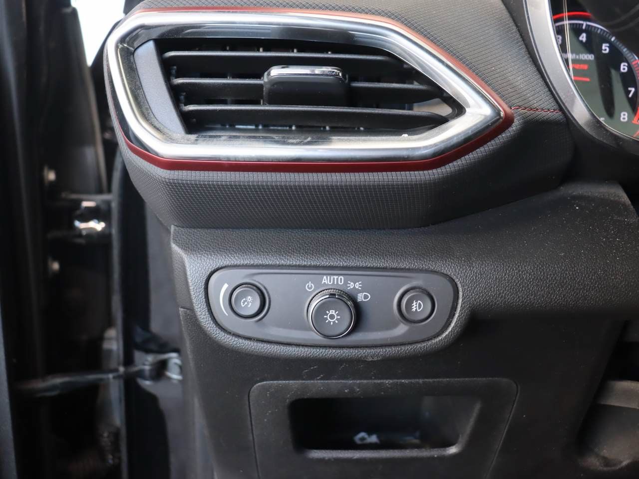 Used 2021 Chevrolet TrailBlazer RS w/ Technology Package FWD image 13