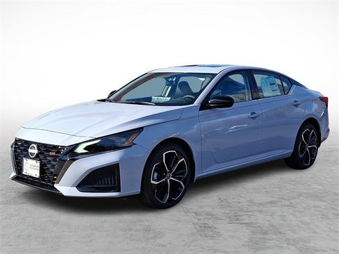 New 2025 Nissan Altima 2.5 SR w/ SR Premium Package image 2