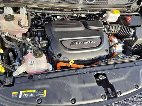 Used 2022 Chrysler Pacifica Touring-L image 15