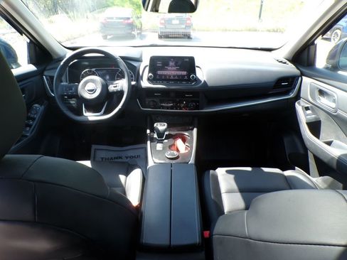Used 2024 Nissan Rogue SV w/ SV Premium Package AWD/4WD image 11