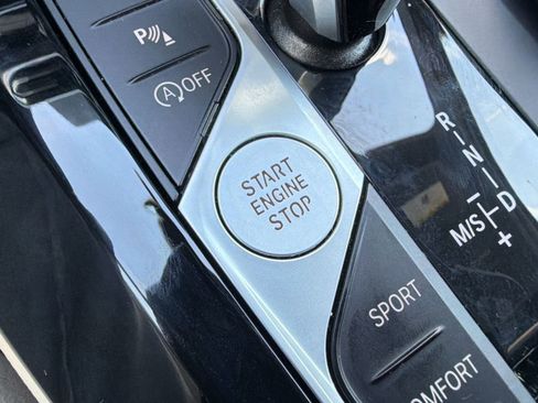 Certified 2024 BMW X4 xDrive30i w/ Premium Package image 17