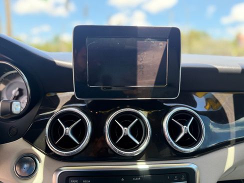 Used 2015 Mercedes-Benz CLA 250 image 22