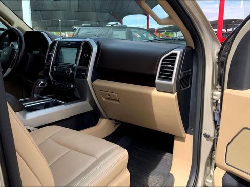 Used 2018 Ford F150 Lariat w/ Trailer Tow Package image 19