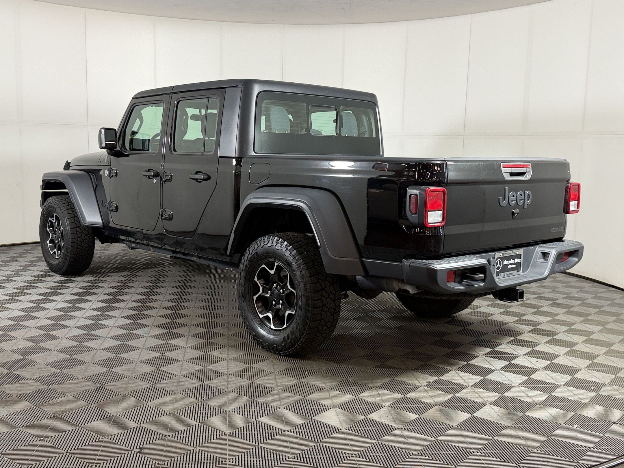 Used 2021 Jeep Gladiator Sport AWD/4WD image 3