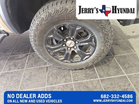 Used 2024 GMC Canyon Elevation w/ Convenience Package AWD/4WD image 9
