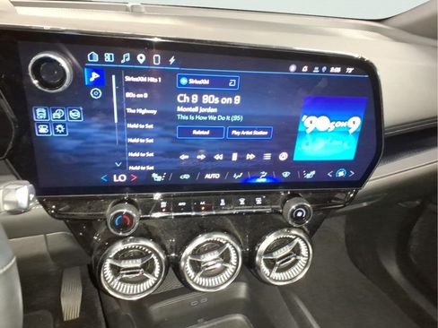 Used 2024 Chevrolet Blazer EV LT AWD/4WD image 17