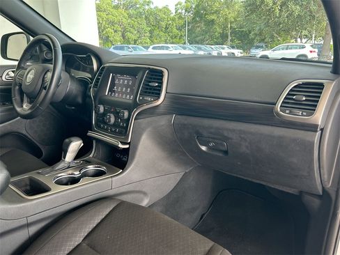 Used 2021 Jeep Grand Cherokee Laredo image 33