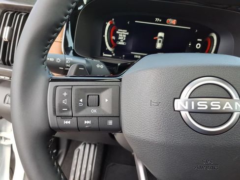 Used 2026 Nissan Pathfinder Platinum AWD/4WD image 9