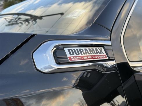 Used 2023 GMC Sierra 2500 Denali w/ Denali Black Diamond Edition image 7