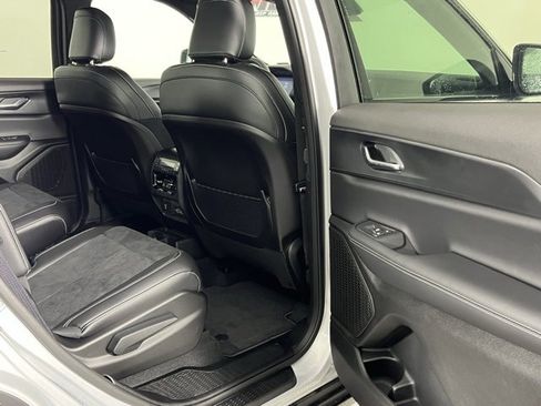 New 2025 Jeep Grand Cherokee L Altitude image 31