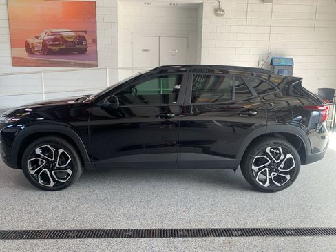 New 2026 Chevrolet Trax RS w/ Sunroof Package FWD image 5