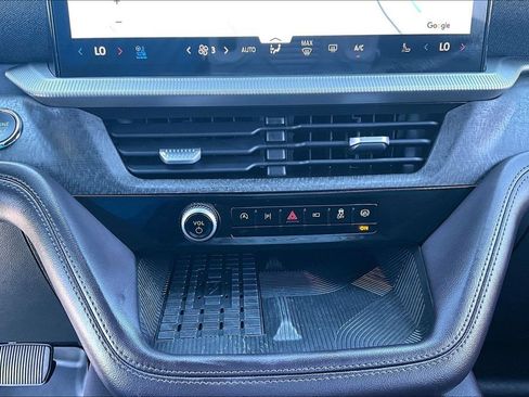 Used 2025 Ford Explorer Platinum w/ Ultimate Package AWD/4WD image 32