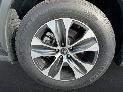 Used 2022 Toyota Highlander XLE FWD image 10