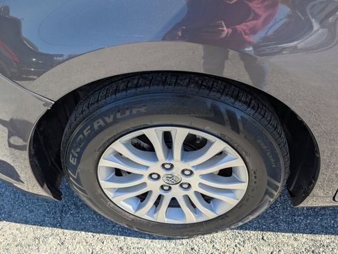 Used 2012 Toyota Sienna Limited image 12