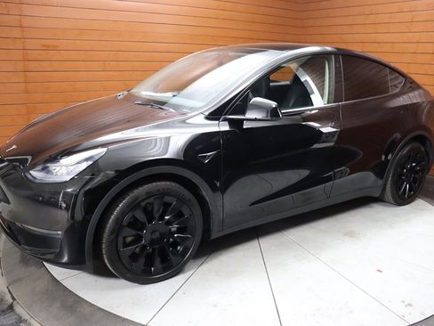 Used 2023 Tesla Model Y Long Range image 8