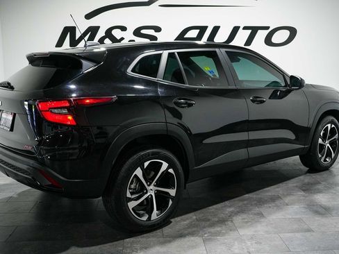 Used 2025 Chevrolet Trax RS w/ Sunroof Package FWD image 5