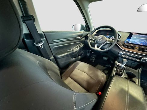 Used 2025 Nissan Altima 2.5 SV FWD image 28