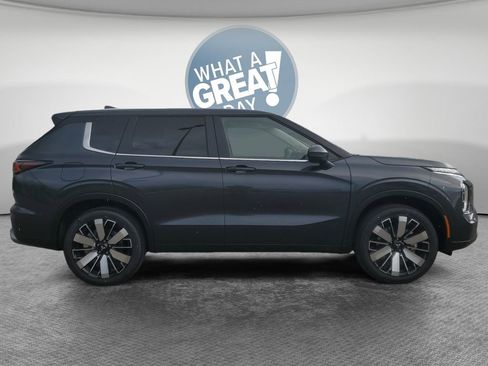 New 2026 Mitsubishi Outlander SE AWD/4WD image 2