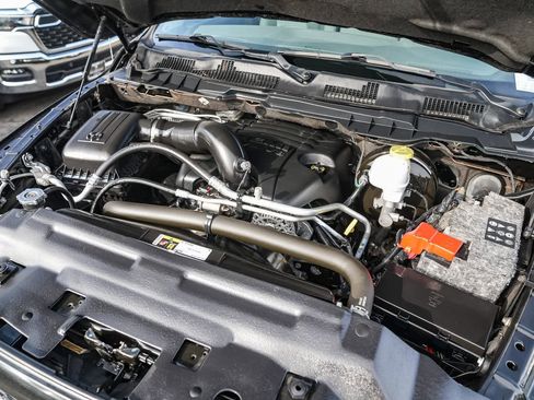 Used 2018 RAM 1500 Express image 25