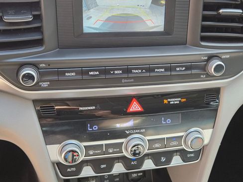 Used 2020 Hyundai Elantra SE FWD image 26