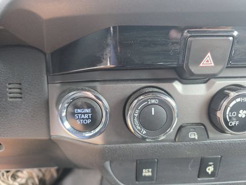 Used 2017 Toyota Tacoma TRD Off-Road w/ Tow Package AWD/4WD image 27
