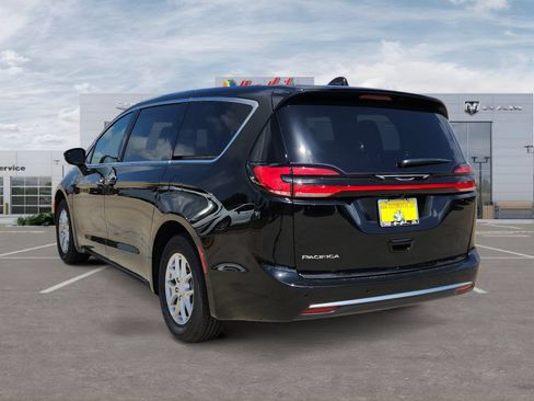 New 2027 Chrysler Pacifica Select FWD image 3