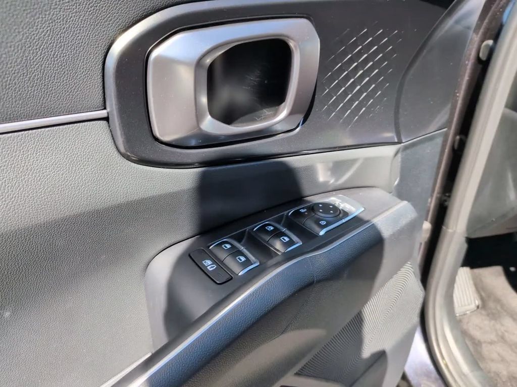 Used 2025 Kia Sorento EX AWD/4WD image 17