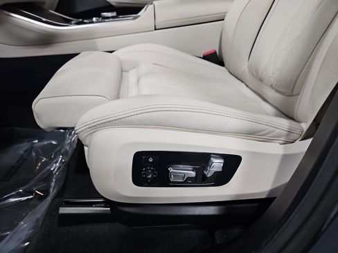 Used 2025 BMW X5 xDrive40i w/ M Sport Package image 30