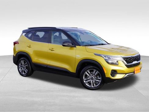 Used 2023 Kia Seltos S image 2