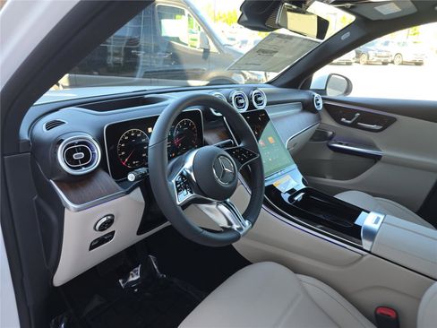 Used 2026 Mercedes-Benz GLC 300 4MATIC image 25