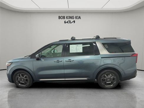 Used 2025 Kia Carnival SX FWD image 2