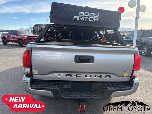 Used 2019 Toyota Tacoma TRD Sport image 4