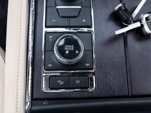 Used 2024 Ford Expedition Platinum AWD/4WD image 26