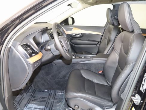 Used 2023 Volvo XC90 T8 Plus image 12