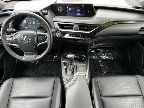 Used 2019 Lexus UX 200 FWD image 13