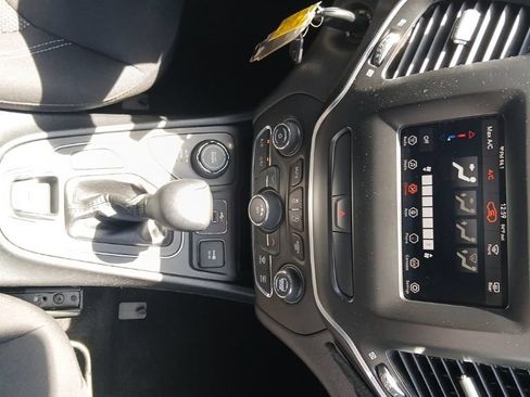 Used 2019 Jeep Cherokee Latitude w/ Popular Appearance Group AWD/4WD image 11