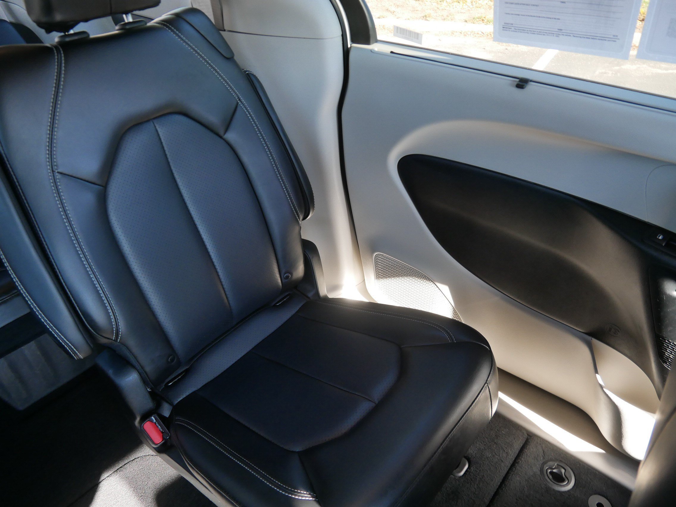 Used 2023 Chrysler Pacifica Touring-L FWD image 14