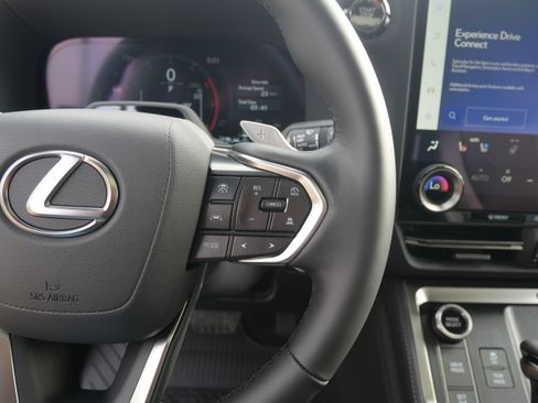 Used 2025 Lexus GX 550 w/ Accessory Package (2T) image 26