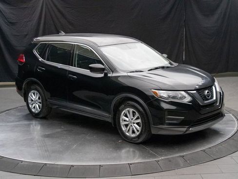 Used 2017 Nissan Rogue S image 2