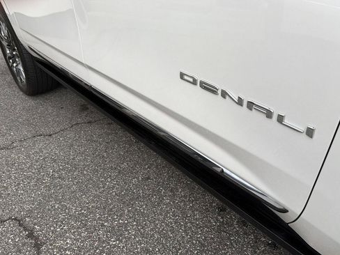 Used 2023 GMC Yukon XL Denali Ultimate AWD/4WD image 6