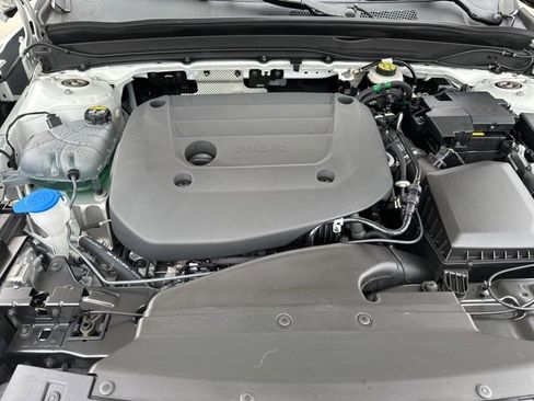 Certified 2025 Volvo XC40 B5 Core image 31